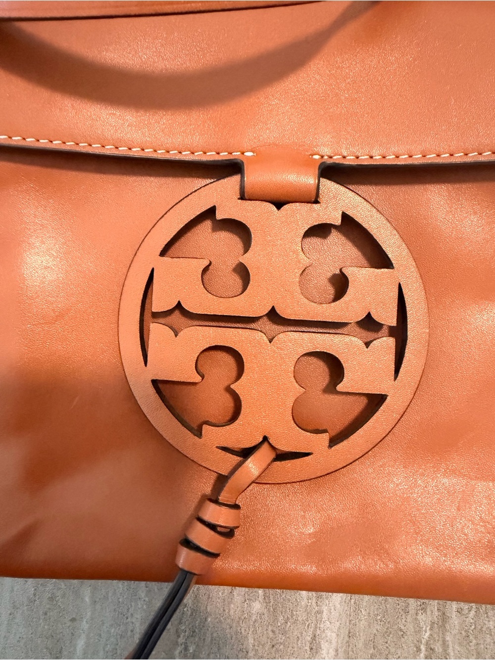 Tory Burch Miller Leather Crossbody in Cognac Brown with Logo Medallion - Picture 2 of 7